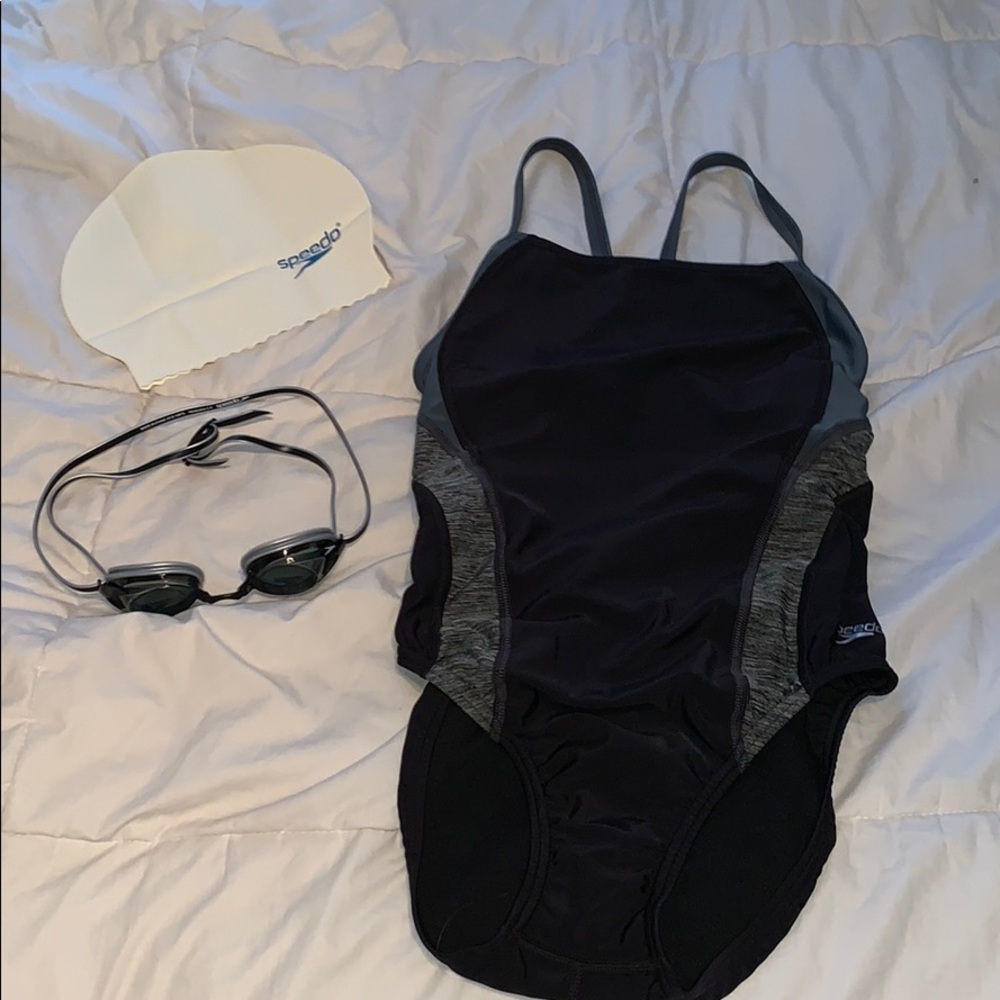 NWOT Speedo, cap and goggles